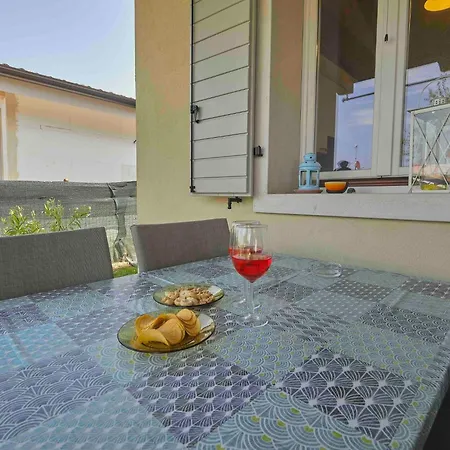 Schoenes Batik By Interhome Casa vacanze *